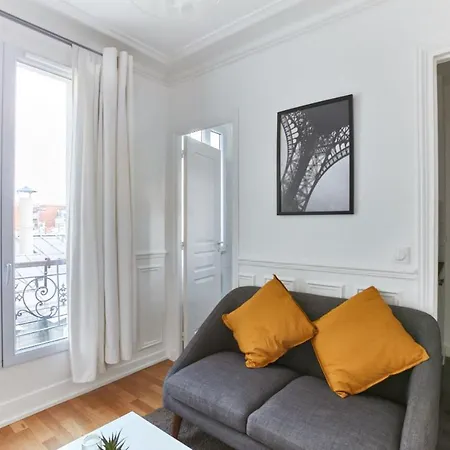 Courcelles - Monceau شقة *
